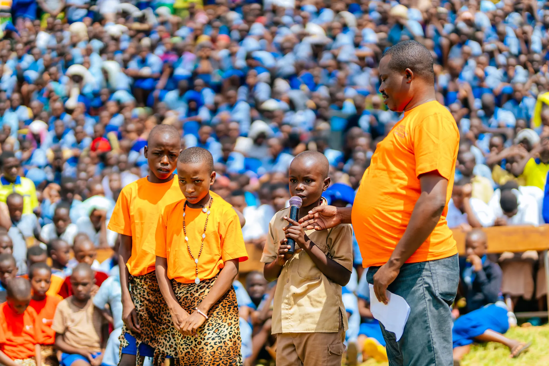 Notebook distribution to students in Rwanda