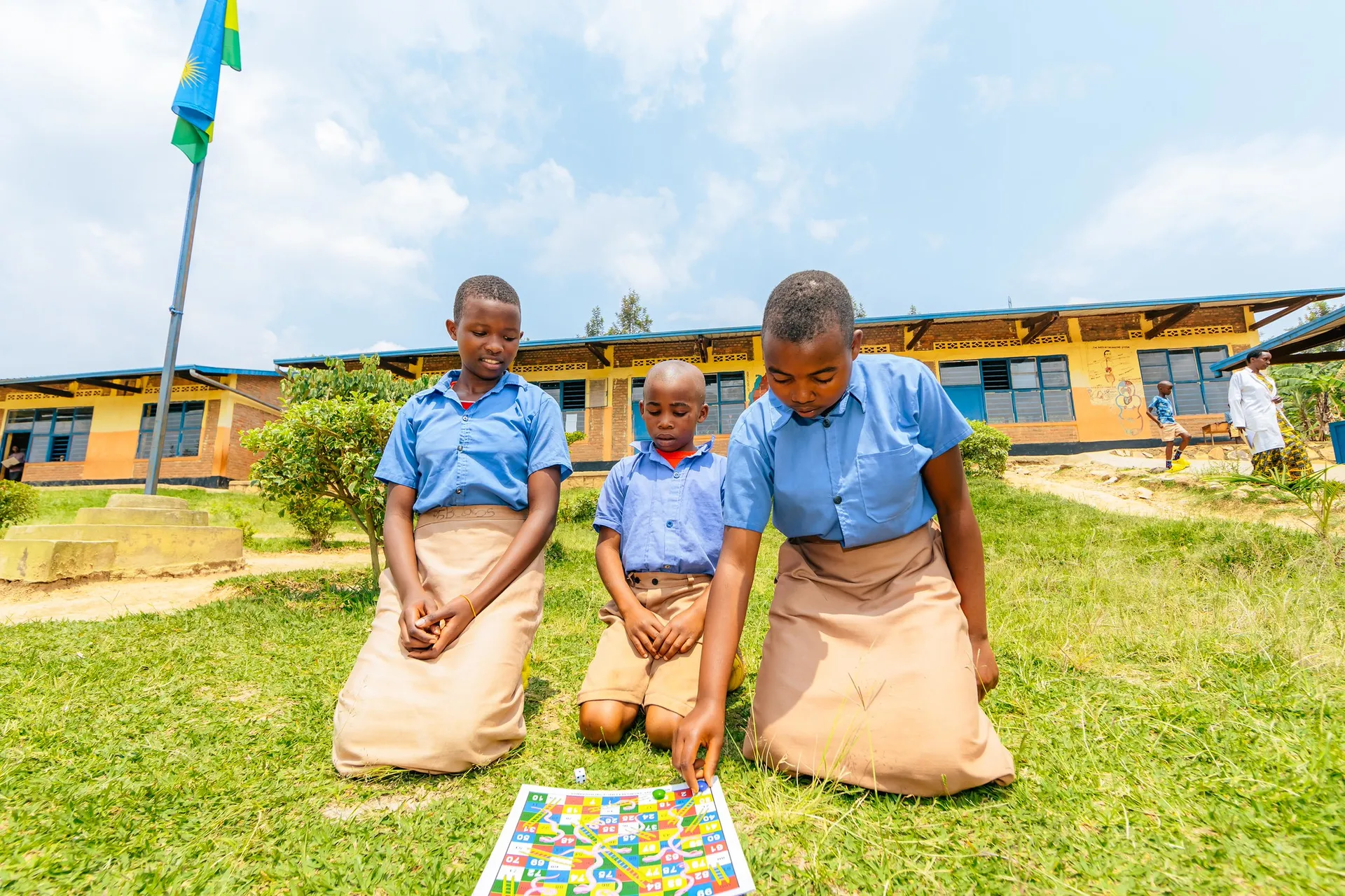 Children learning about bilharzia prevention